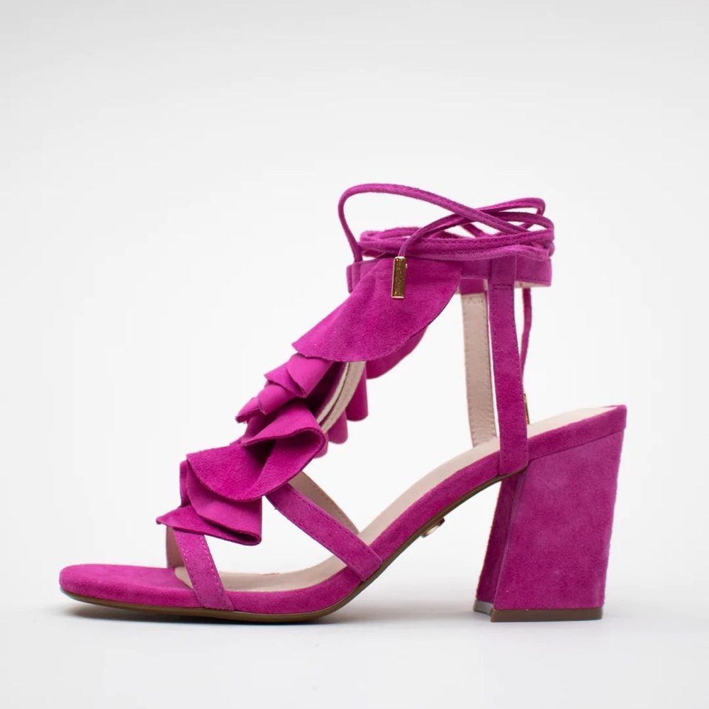 NWOB CECELIA NEW YORK Ruffle Ankle Tie Sandal Size 6 Color Berry